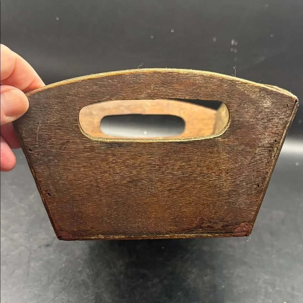 Vintage wood box with leaf design
